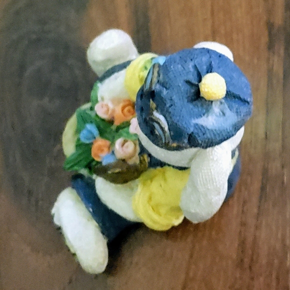 Bunny Holding Pot of Flowers Figurine - Picture 4 of 7